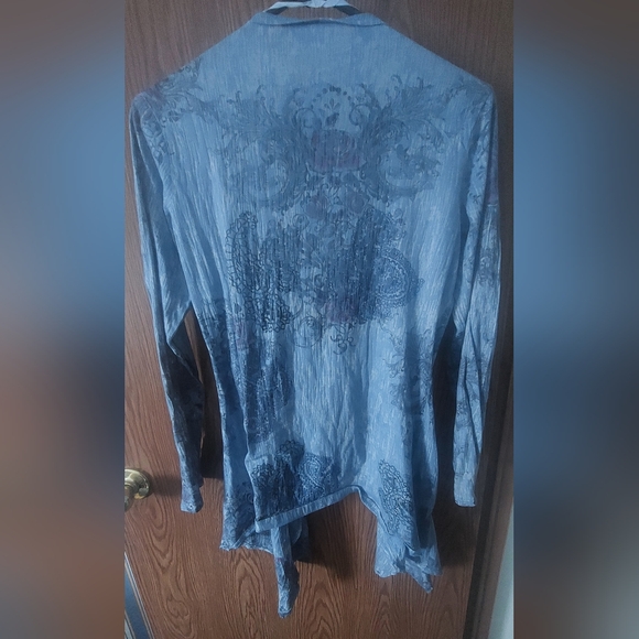 Xhileration Size XXL Blue Lightweight Open Front Cardigan With Rose and Design - Picture 2 of 4